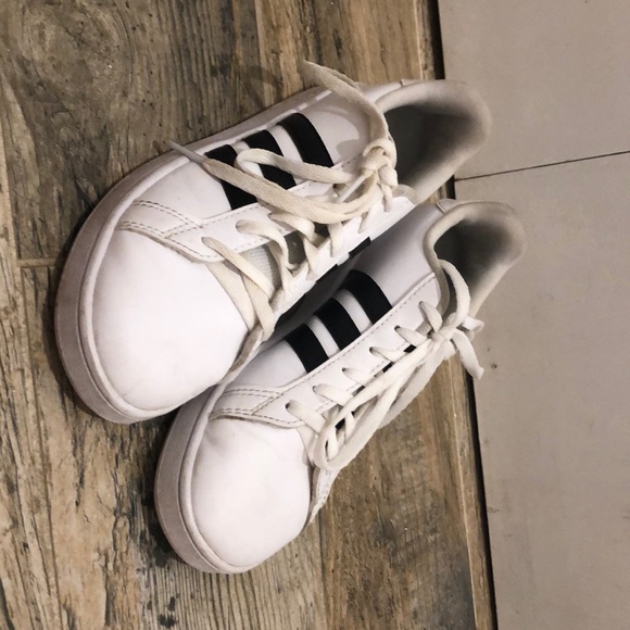 Adidas kid shoes - Picture 3 of 4